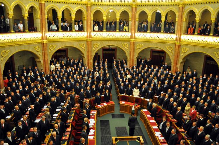 A nem nőknek való parlament (Fotó: Bici/Pixabay)