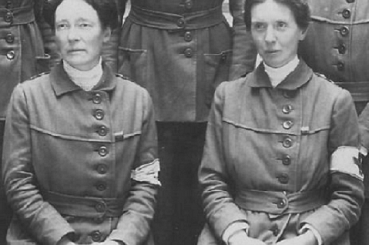 Louisa Garrett Anderson és Flora Murray (jobbra)