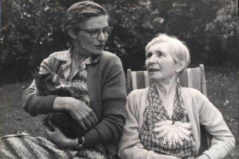 Aileen Palmer anyjával, Nattie Palmerrel és Pushkin nevű macskájával