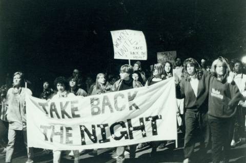 Take Back the Night! felvonulás a 80-as években. Forrás: Durham University Archives. 