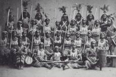 A sereg egyik legnevezetesebb intézménye a női katonákból álló elit egység volt, akiket 'ahosi - anyáink' néven említettek fongbe nyelven, az angolok és a franciák pedig dahomey-i amazonokként.